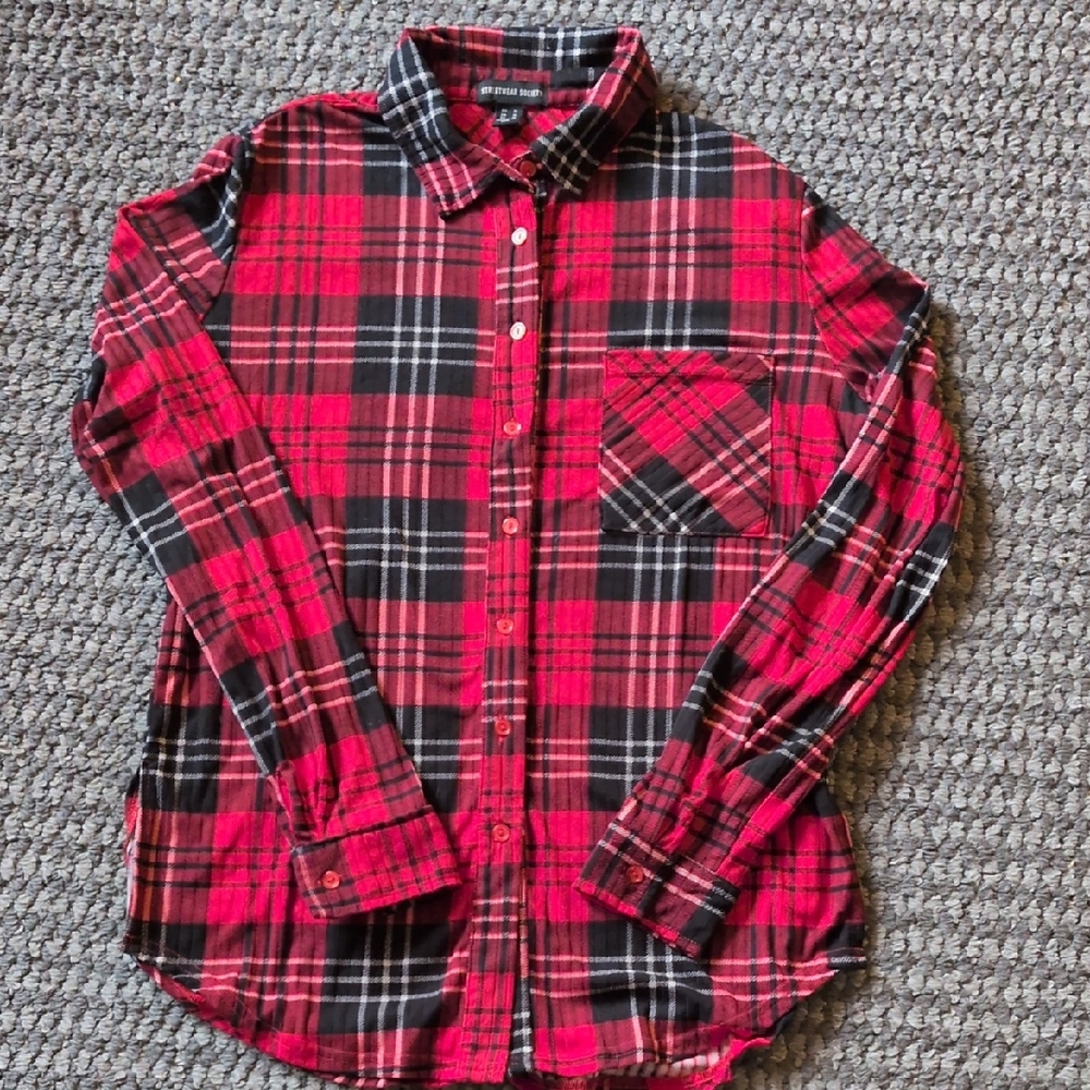 Streetwear Society Red and Black Plaid Button Down Shirt.  Slim Fit.❤️🖤❤️🖤